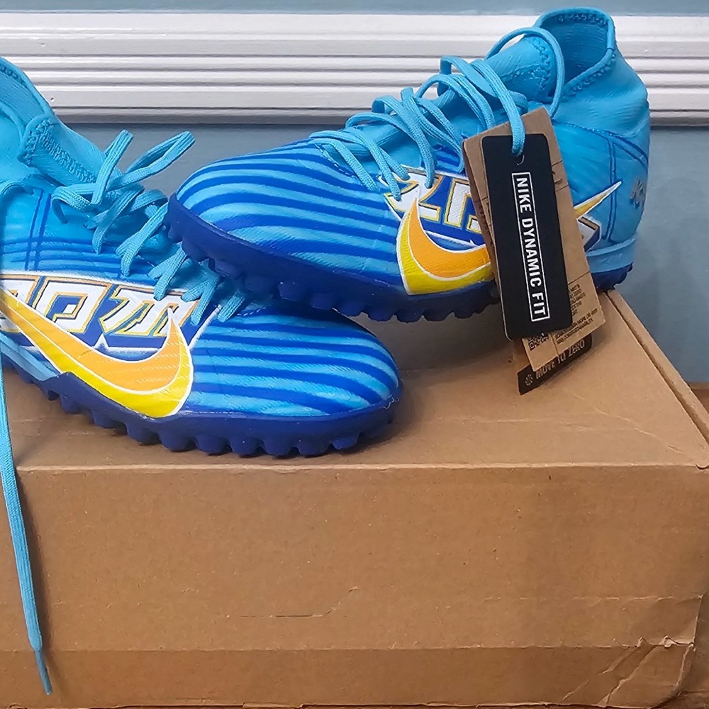 Zoom Superfly 9 Academy KM TF Size 7 Boys Turf Cleats